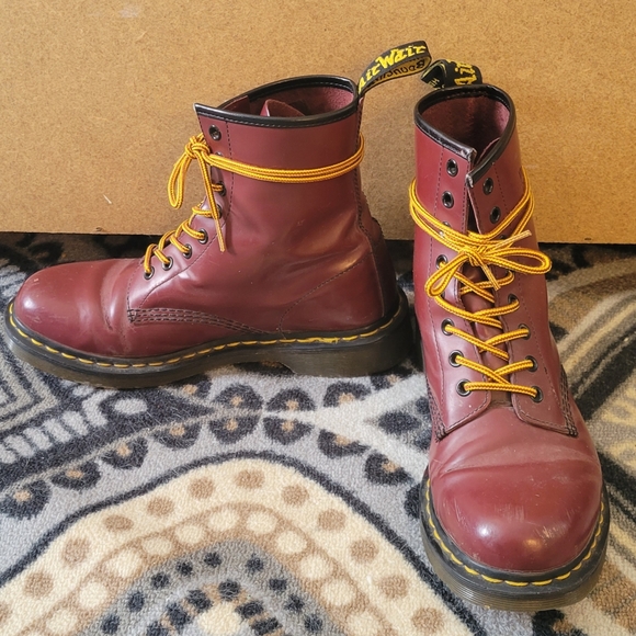 Size 9 W Doc Martens / Dr Martens Cherry Red Combat, Punk, Lace-up Boots - Picture 2 of 4